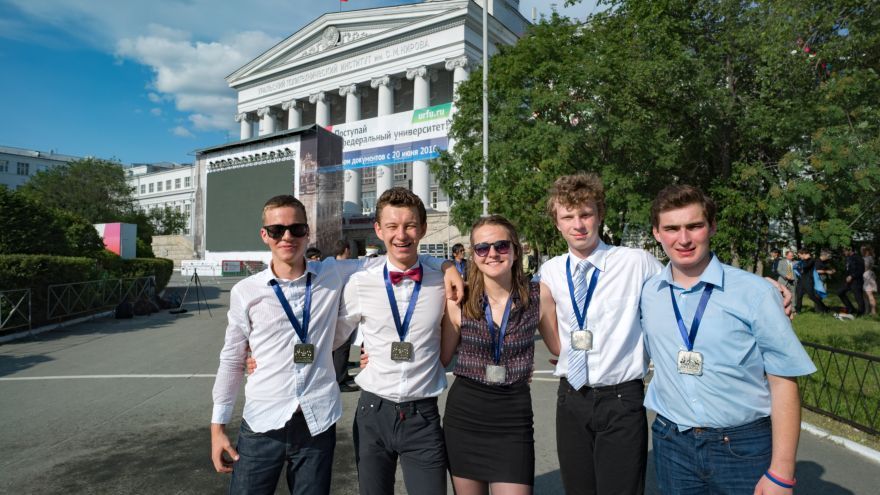 Slovenskí stredoškoláci na Turnaji mladých fyzikov v Yekaterinburgu.